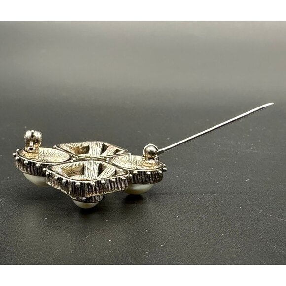 Vintage Brooch Pin Faux Pearl Rhinestones Silver Tone Victorian Style Jewelry - Picture 4 of 7